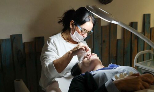 エステサロンで紹介客を増やす方法｜お客様が自然と友達を連れてくる仕掛けの設計イメージ