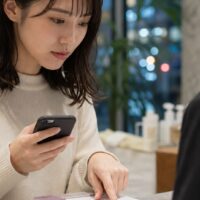ホットペッパービューティーの表示価格と会計が違う場合に料金を確認する利用者