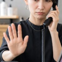 ホットペッパービューティー営業がうざいと感じる人に向けて、しつこい電話を止める方法を解説するイメージ