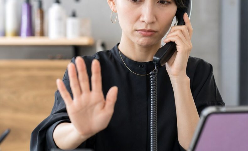 ホットペッパービューティー営業がうざいと感じる人に向けて、しつこい電話を止める方法を解説するイメージ