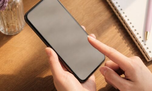 ホットペッパーの履歴がお店側にどこまで見えるか、予約情報と個人情報の範囲を確認するイメージ